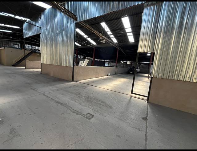 9,300M² WAREHOUSE FOR SALE IN VULCANIA